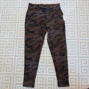 Forever 21 Camouflage sweaterpants SZ S